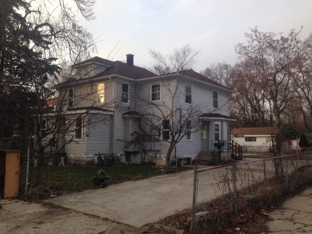 357 Spring St, Joliet, IL 60435 photo 2