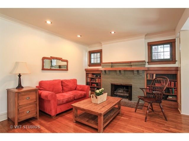 2806 Harrison St, Evanston, IL 60201 photo 5