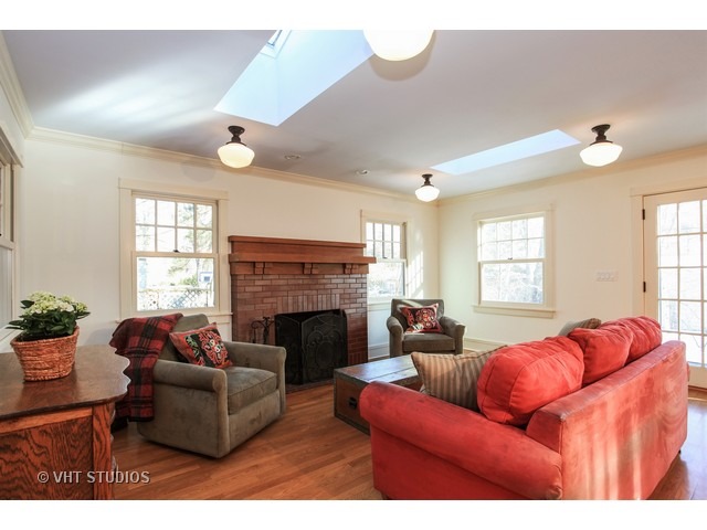 2806 Harrison St, Evanston, IL 60201 photo 9