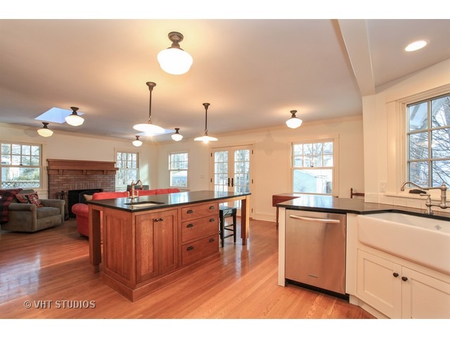 2806 Harrison St, Evanston, IL 60201 photo 10