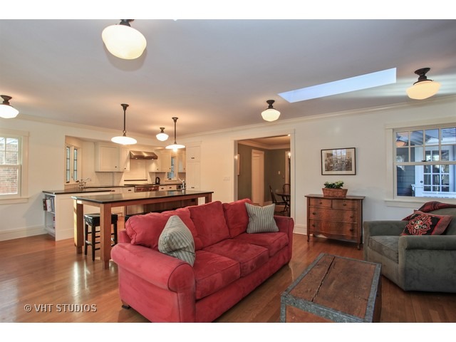 2806 Harrison St, Evanston, IL 60201 photo 11