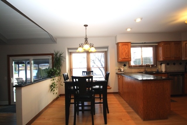 313 E Beech Dr, Schaumburg, IL 60193 photo 8