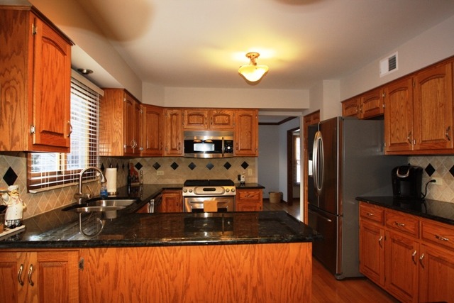 313 E Beech Dr, Schaumburg, IL 60193 photo 6