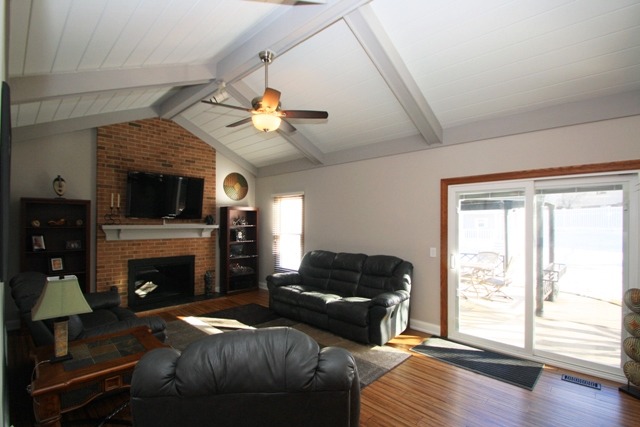 313 E Beech Dr, Schaumburg, IL 60193 photo 9