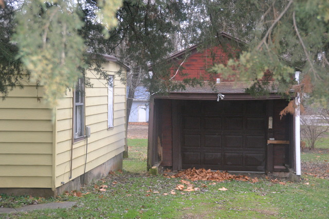 923 Jackson Ave, Dixon, IL 61021 photo 2