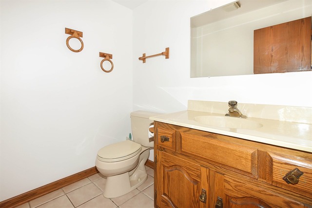 877 Kingston Ln, Bartlett, IL 60103 photo 9