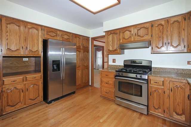 877 Kingston Ln, Bartlett, IL 60103 photo 6