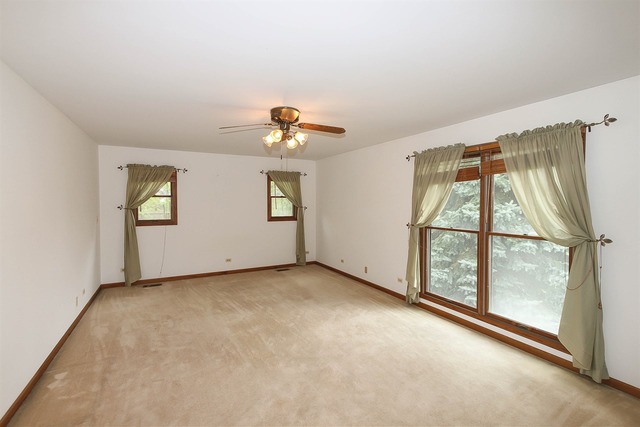 877 Kingston Ln, Bartlett, IL 60103 photo 11