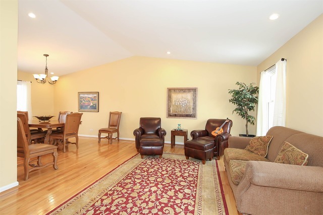 1120 Dresden Dr, Hoffman Estates, IL 60192 photo 3