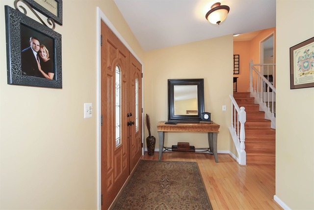 1120 Dresden Dr, Hoffman Estates, IL 60192 photo 2