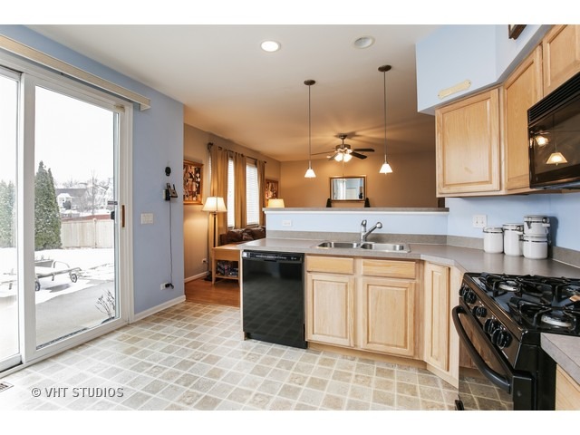 1382 Collins Dr, Cary, IL 60013 photo 5