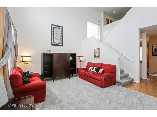 1382 Collins Dr, Cary, IL 60013 photo 2