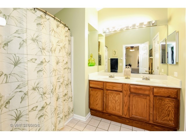 1382 Collins Dr, Cary, IL 60013 photo 10