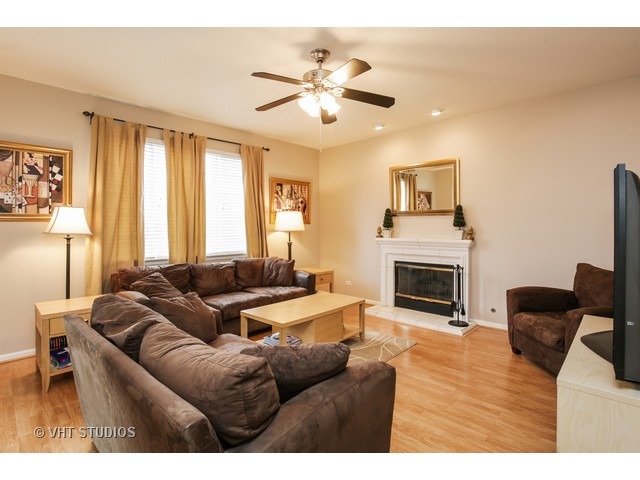 1382 Collins Dr, Cary, IL 60013 photo 7