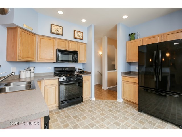 1382 Collins Dr, Cary, IL 60013 photo 4