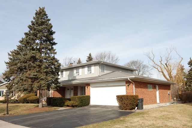 2110 Clover Rd, Northbrook, IL 60062 photo 1