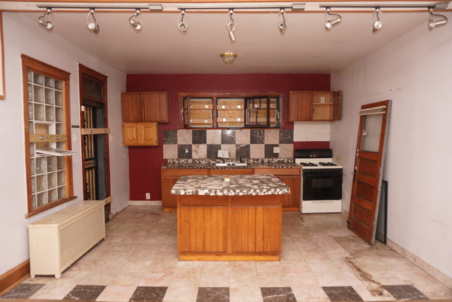 3065 E Cheltenham Pl, Chicago, IL 60649 photo 8