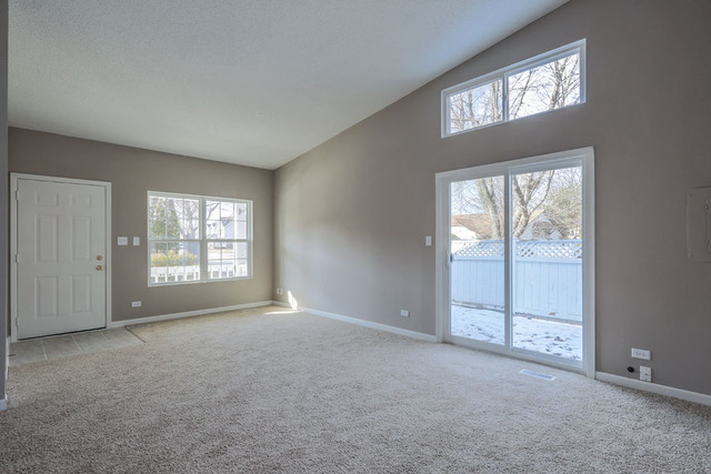 1804 Appaloosa Dr, Naperville, IL 60565 photo 2