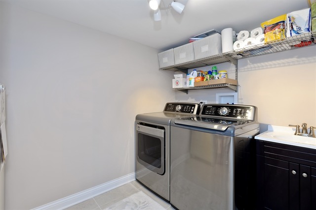 6311 N Karlov Ave, Chicago, IL 60646 photo 24