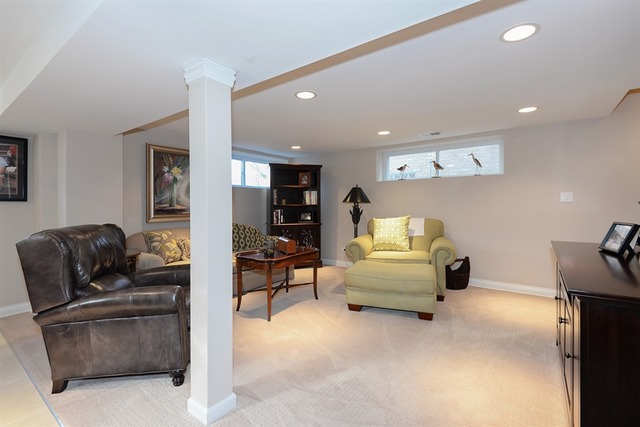 6311 N Karlov Ave, Chicago, IL 60646 photo 20