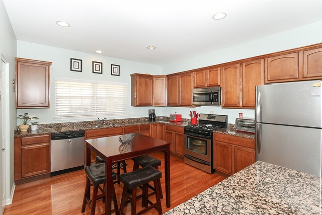 254 Longview Dr, Elgin, IL 60124 photo 9