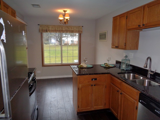 879 Nelli Ct #102, Naperville, IL 60563 photo 3