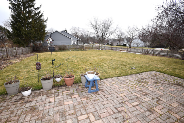 875 Blackhawk Dr, Elgin, IL 60120 photo 17