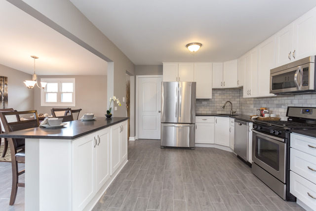 730 Osage Ln, Hoffman Estates, IL 60169 photo 3