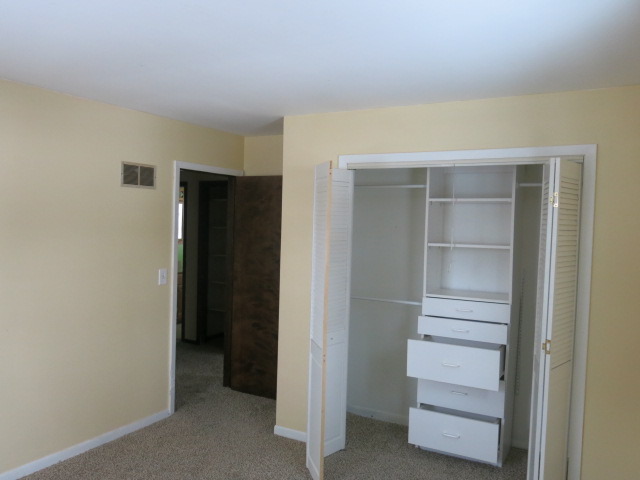 1421 Maple Ln, Elgin, IL 60123 photo 16