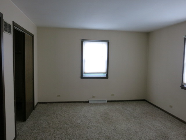 1421 Maple Ln, Elgin, IL 60123 photo 11