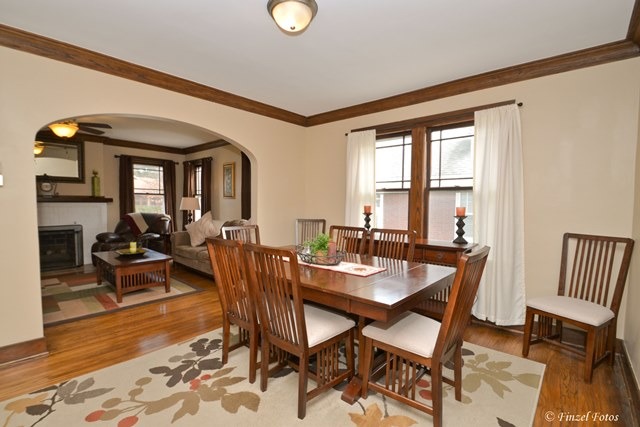 447 Oak St, Elgin, IL 60123 photo 4