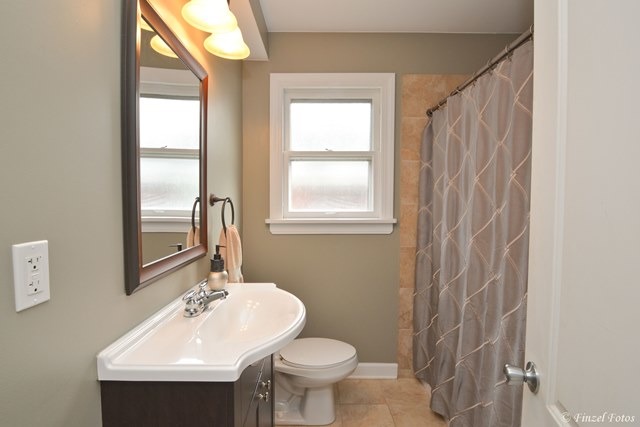 447 Oak St, Elgin, IL 60123 photo 9