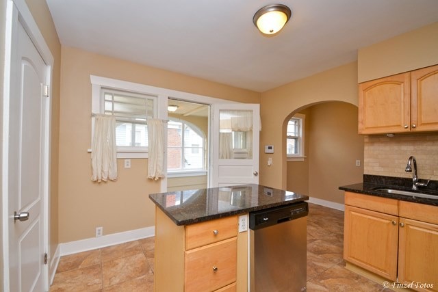 447 Oak St, Elgin, IL 60123 photo 6