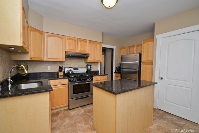 447 Oak St, Elgin, IL 60123 photo 5