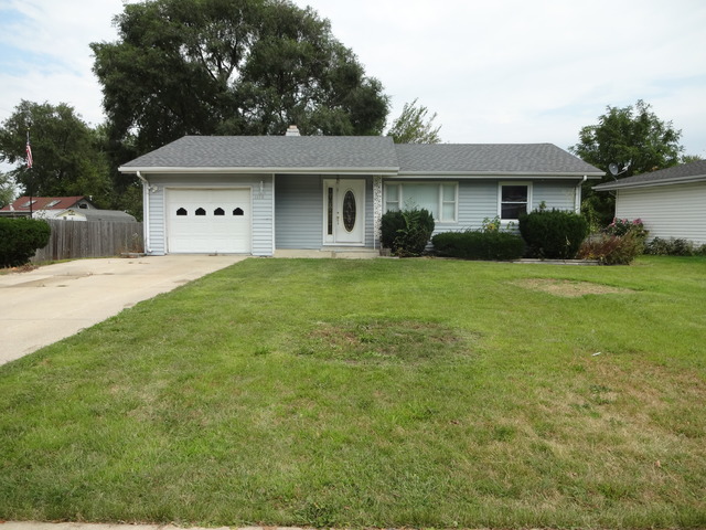 1176 Comet Dr, Aurora, IL 60505 photo 2
