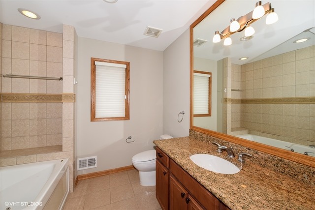 467 Loudon Rd, Riverside, IL 60546 photo 9