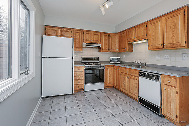 2094 Creekside Dr, Wheaton, IL 60189 photo 5