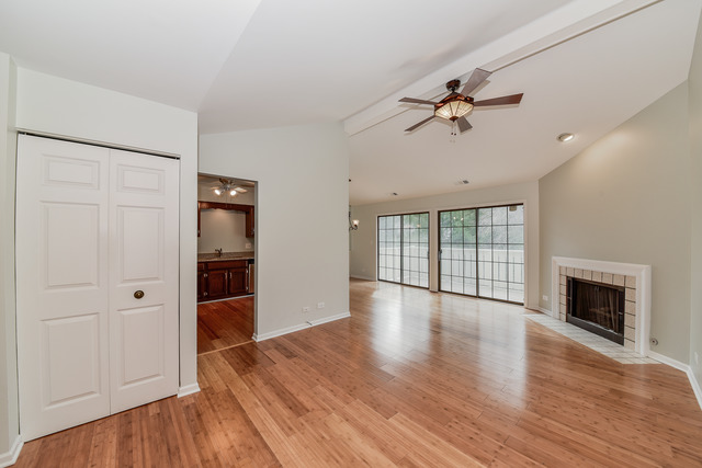 1912 Gresham Cir #D, Wheaton, IL 60189 photo 3