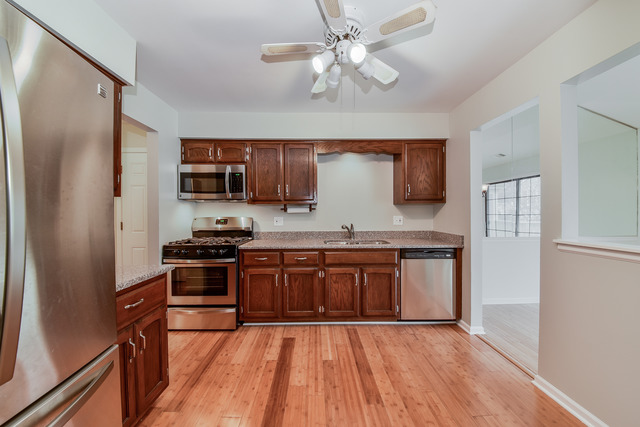 1912 Gresham Cir #D, Wheaton, IL 60189 photo 4