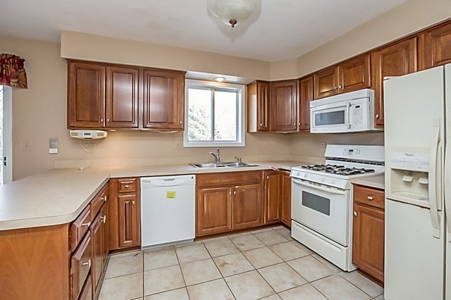 75 Georgetown Dr, Cary, IL 60013 photo 10