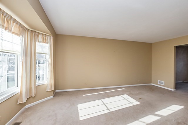 75 Georgetown Dr, Cary, IL 60013 photo 3
