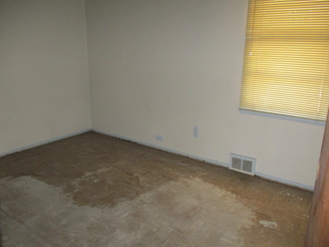 1300 Howard Ave, Berkeley, IL 60163 photo 4