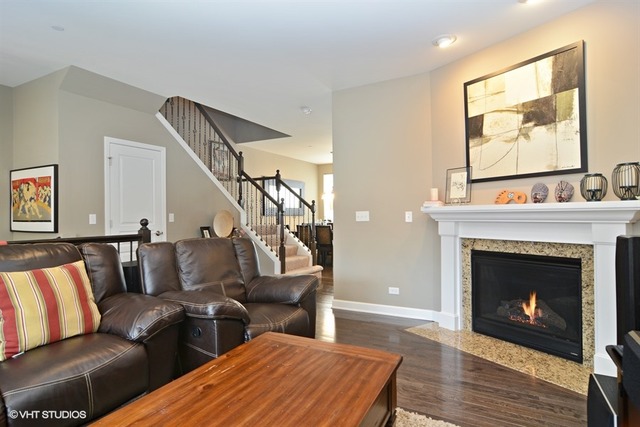 909 E Hamlin Ln, Arlington Heights, IL 60004 photo 3