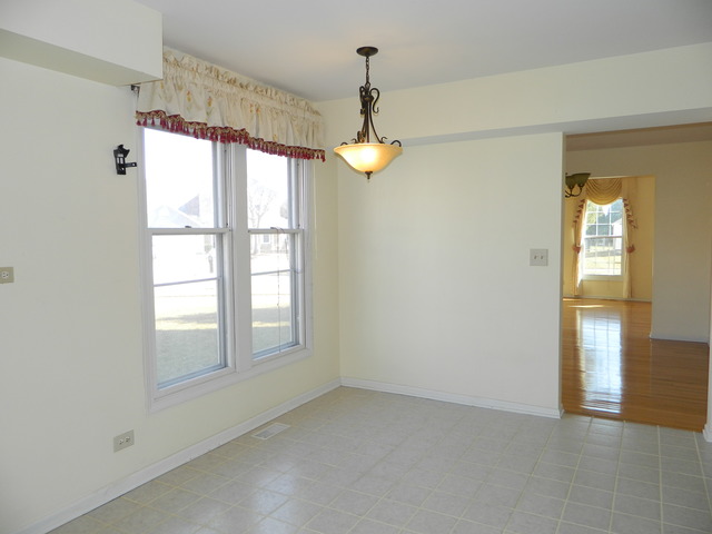 4330 Lombardy Ln, Hoffman Estates, IL 60192 photo 10