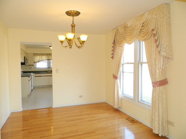 4330 Lombardy Ln, Hoffman Estates, IL 60192 photo 7