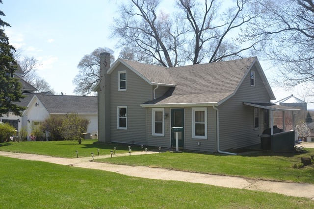 1005 N 3rd St, Ashton, IL 61006 photo 1