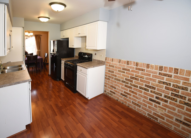 1908 Georgetown Ln, Hoffman Estates, IL 60169 photo 3