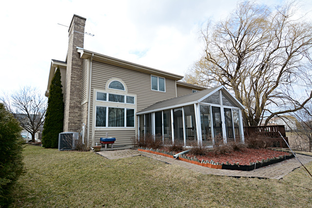 605 Denoyer Trl, Wheeling, IL 60090 photo 2