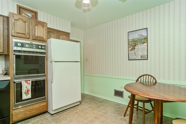 901 E Council Trl, Mount Prospect, IL 60056 photo 8