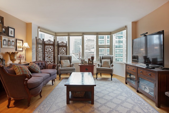 525 W Hawthorne Pl #504, Chicago, IL 60657 photo 2
